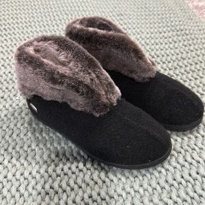 Acorn women’s Chinchilla bootie Slippers